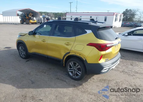 2021 Kia Seltos S z USA, uszkodzony, nr VIN KNDEUCAA6M7085751
